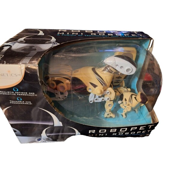 Vintage Original ROBOPET WoWWee 2005 Robot Dog RC Remote Control Sealed  White - Picture 1 of 6
